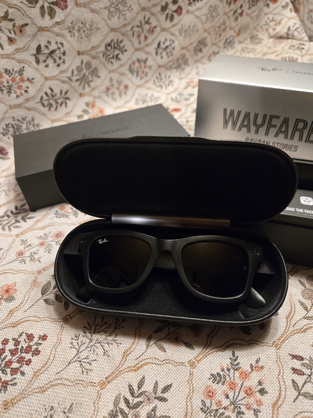 NEW Ray-Ban Stories Wayfarer RW4002 Smart Glasses Open Box